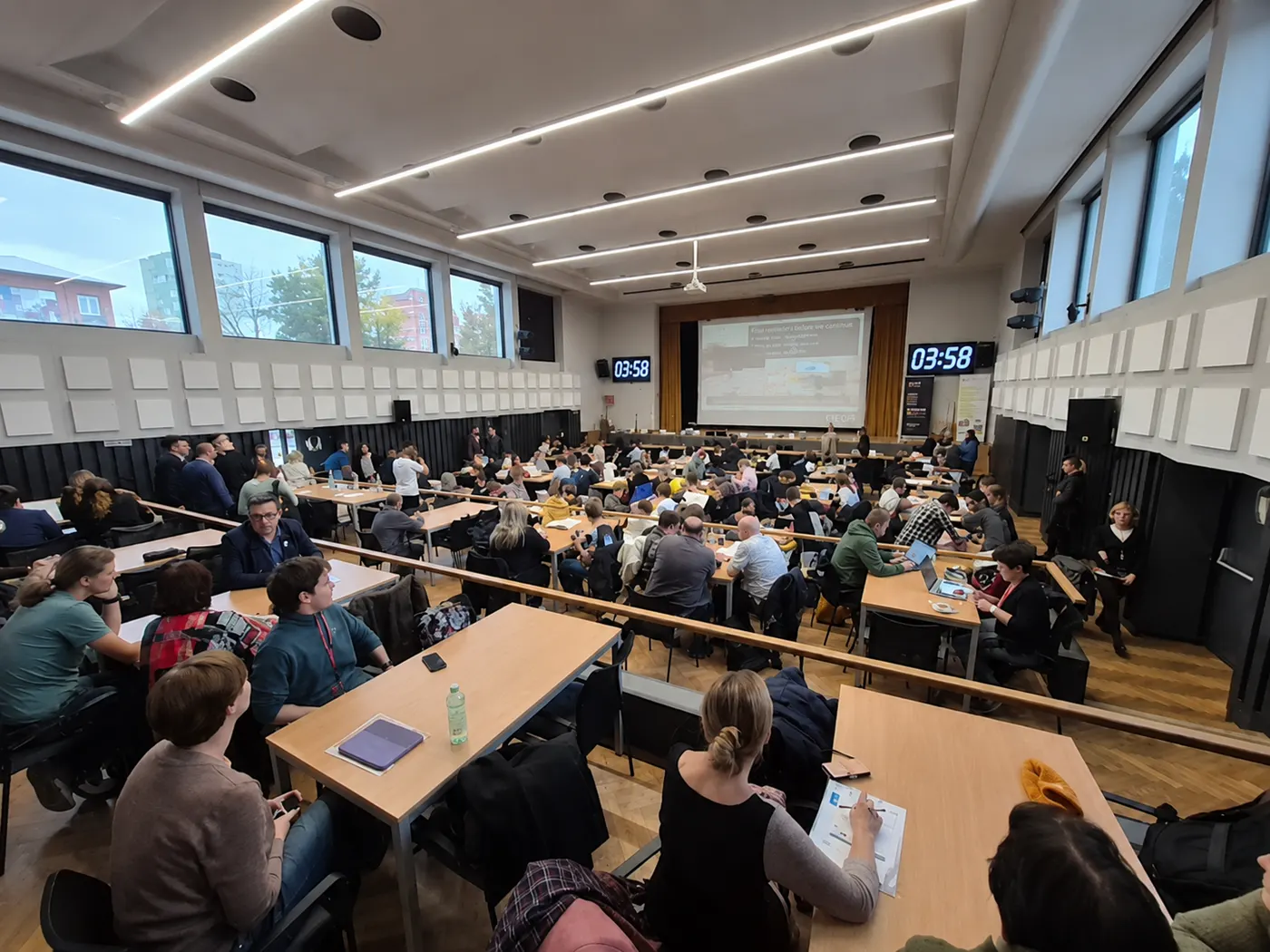 Sál s účastníky konference