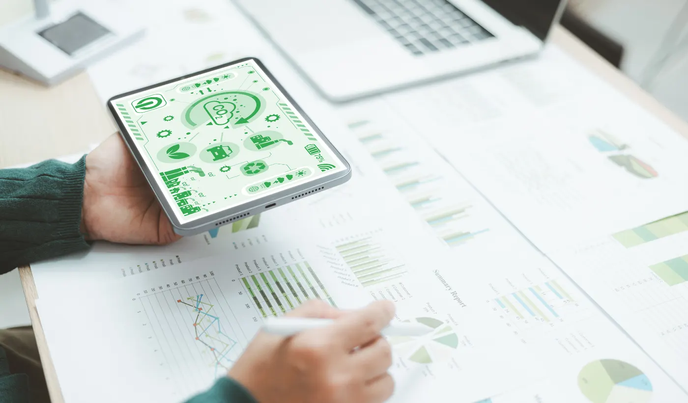 Tablet s energetickými motivy nad přehledy a grafy spotřeby